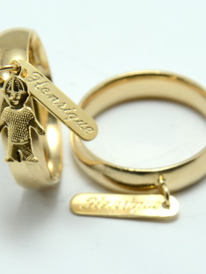 Anel com plaquinha gravada e pingente, folheado a ouro 18k