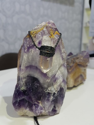 Colar com ponta de quartzo cristal ||