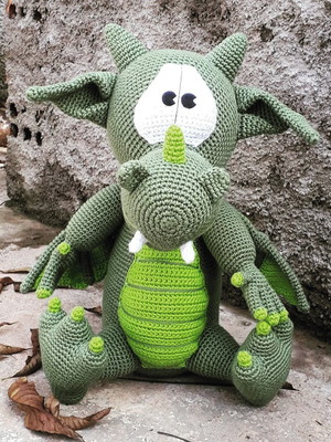 Amigurumi de crochê dragão grande
