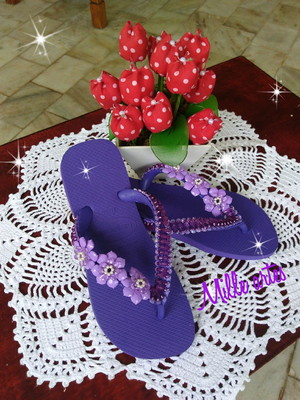 Chinelo com pedrarias