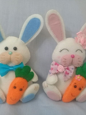 Coelhinha ou coelhinho de feltro