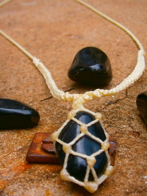 Colar com onix + macramê com ou sem pedrinhas |