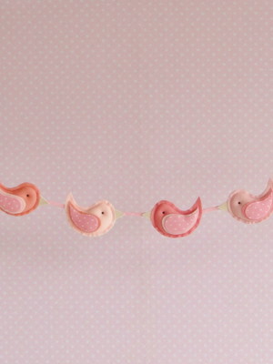 Varal cordão berço bebê passarinho rosa e salmão 1 feltro