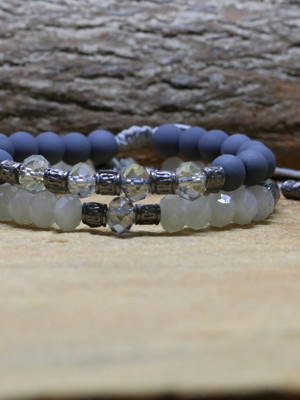 Mix de pulseiras de cristal cinza grafite pulseirismo bijus