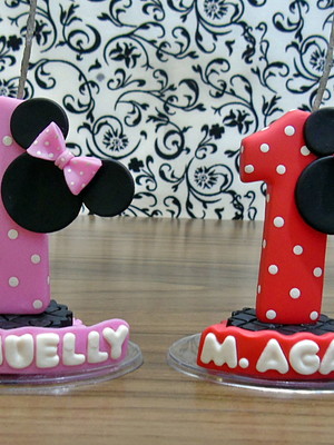 Vela minnie em biscuit com nome rosa ou vermelha
