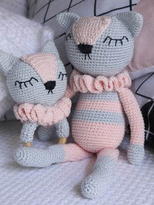 Gato amigurumi e chocalho amigurumi - conjunto