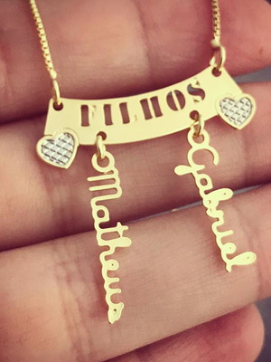 Colar com até 3 nomes personalizados pendurados