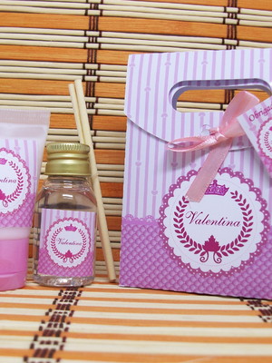 Lembrancinha maternidade hidratante e aromatizador sacolinha