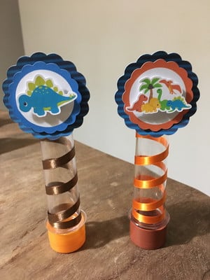 Tubete personalizado tema dinossauros.