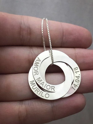 Colar mandala entrelaçada com nomes personalizados
