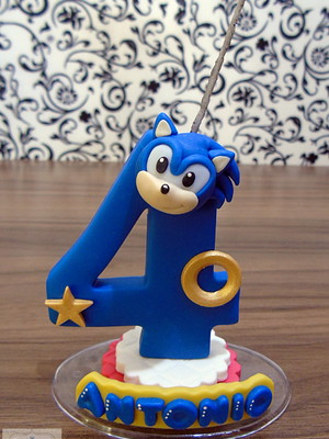Vela sonic em biscuit com nome