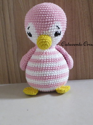 Pinguim rosa amigurumi