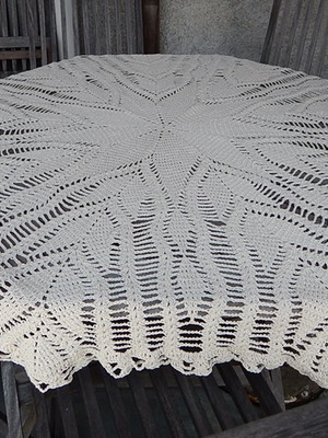 Toalha de mesa em croche tulipas la100