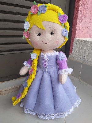 Rapunzel enrolados em feltro