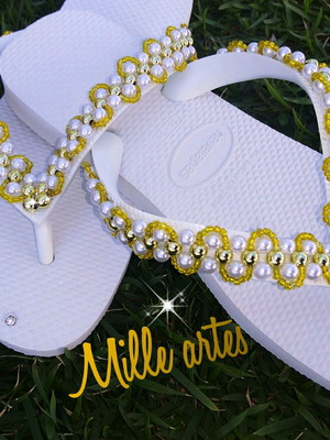 Chinelo com pérolas