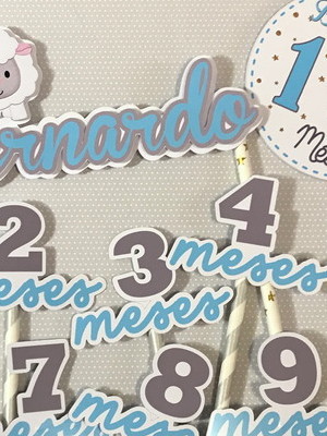 Kit completo mesversário bebê com topos de bolo e adesivos