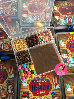 Caixa de brigadeiro circo