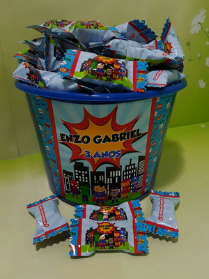 Balde com 100 balas herois