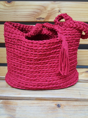 Bolsa quadrada em fio de malha