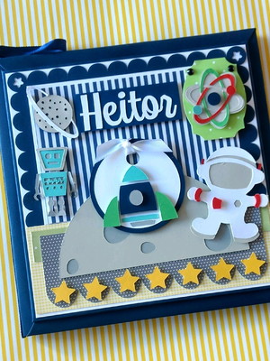 Livro bebê personalizado menino astronauta cores vivas scrap