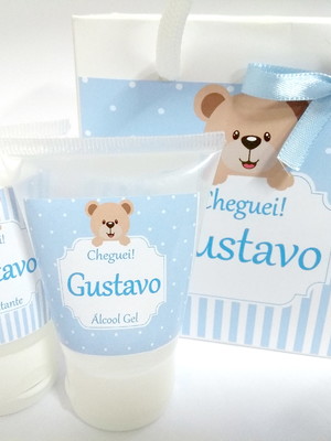 Álcool gel e hidratante na sacolinha
