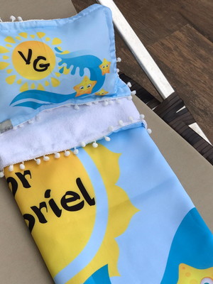 Toalha de praia personalizada com travesseiro