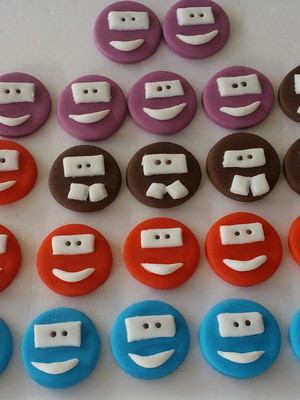 Aplique brigadeiro tema carros