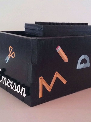 Caixa de giz/canetinha e apagador personalizada