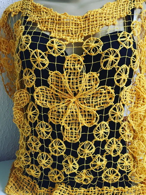 Blusa em renda de filé