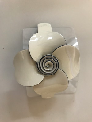 Presilha flor bege