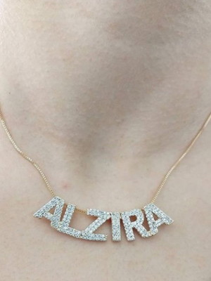 Gargantilha nome cravejado com zircônias em banho de ouro