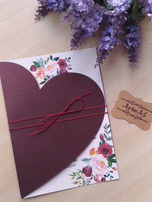 Convite de casamento c/ envelope coração marsala
