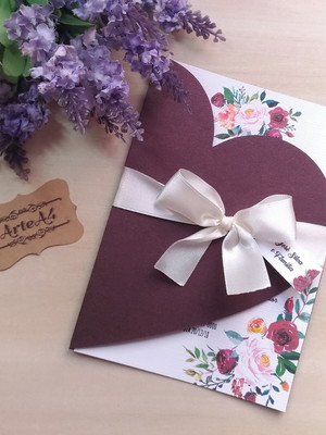 Convite de casamento c/ envelope coração marsala