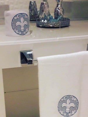 Kit banheiro toalha rosto e porta papel higiênico