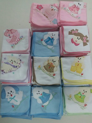 Cueiro flanelado 80x80 bordado com crochê kit com 6