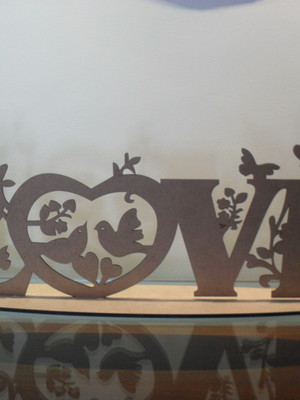 V0639 - love birds com arabesco e base em mdf cru 12x34cm