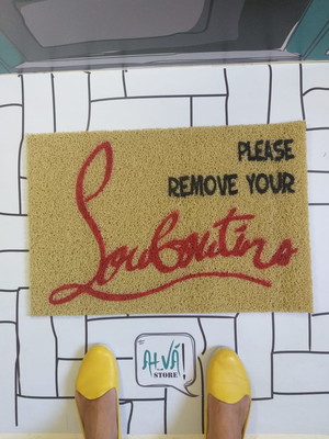 Capacho please remove your louboutins (fundo creme)