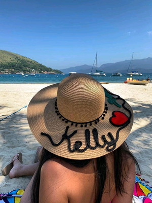 Chapéu de praia personalizado com nome e desenhos