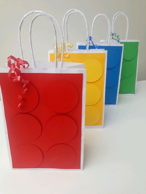 Kit com 5 sacolas personalizada em lego