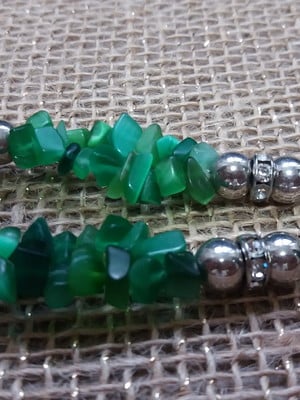 Pulseira trabalhada com pedras naturais malaquita