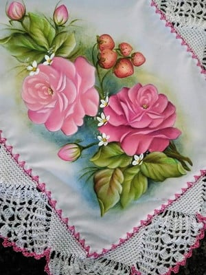 Caminho de mesa pintado a mão ramalhete de rosas
