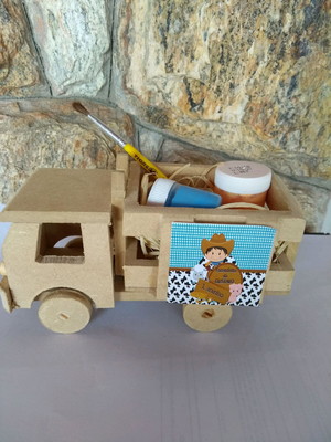 Mini caminhão com kit para pintura