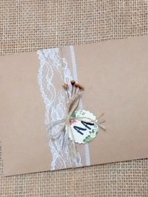 Convite de casamento rústico com renda