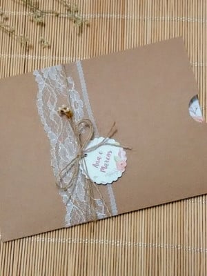 Convite de casamento rústico com renda