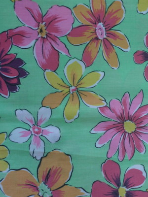 Verde com flores grandes coloridas - vd113