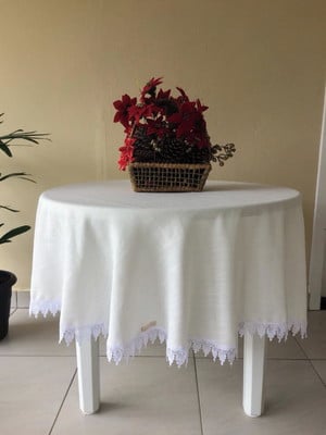 Toalha de mesa em linho e renda guipir