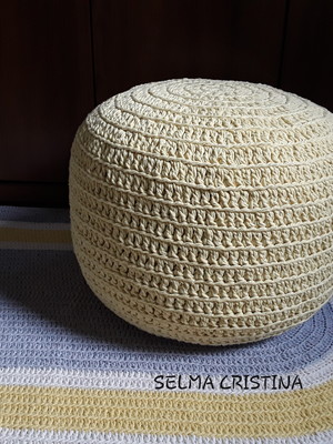 Puff de croche amarelo bebê