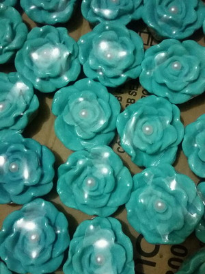 Rosas com pérola lembrancinha corporativa dia das mãe