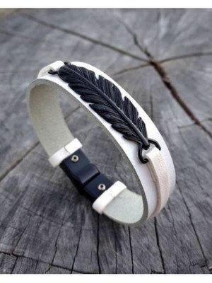 Pulseira em couro branco com entremeio folha preta fecho imã