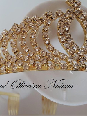 Tiara coroa pente dourada daminha noiva debutante strass